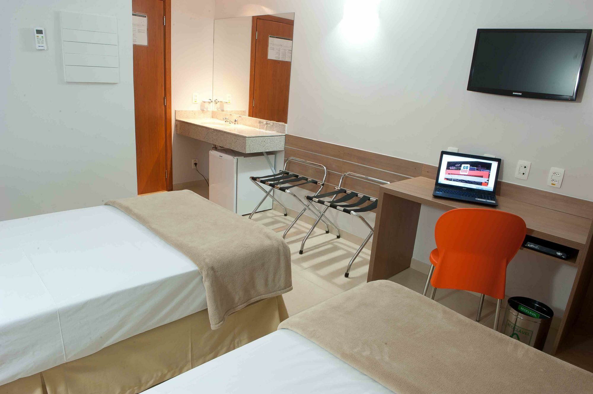 Hotel Go Inn Estacao Гояния Екстериор снимка